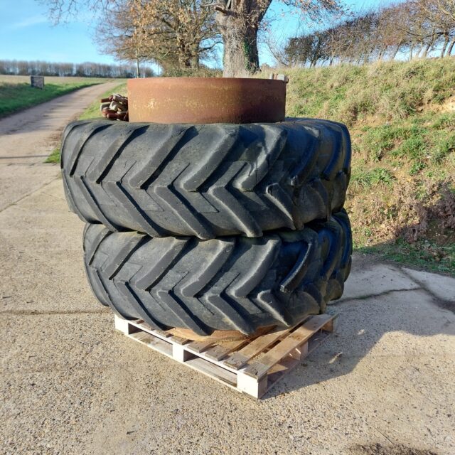 One pair Stocks Duals 20.8 R 38