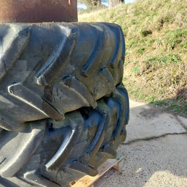 One pair Stocks Duals 20.8 R 38