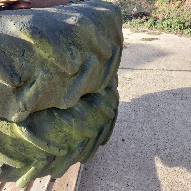 One pair Stocks Duals 16.9 R 28