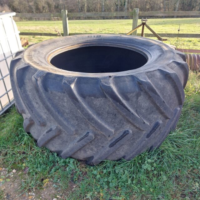 Used Michelin 900 50 R42 tyre