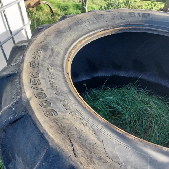 Used Michelin 900 50 R42 tyre