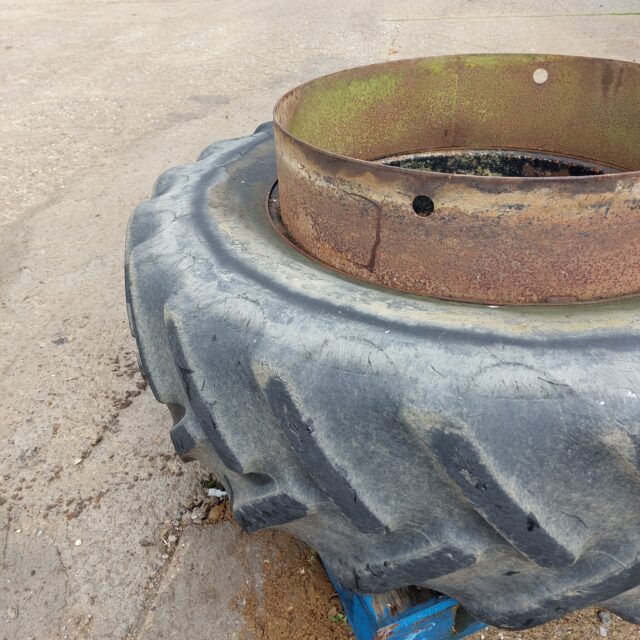 One pair Stocks Duals 18.4 R 38