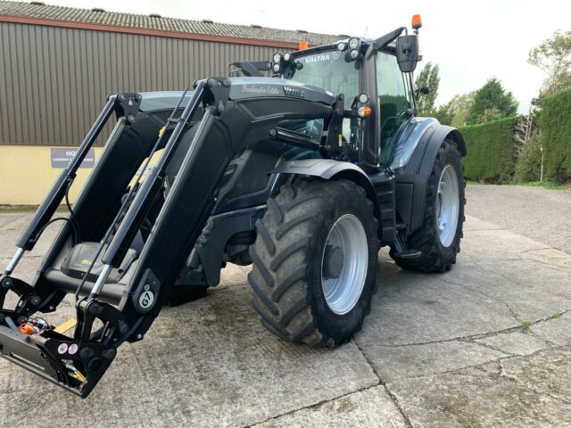 TB003688 VALTRA T174EV TRACTOR & LOADER