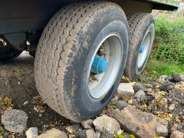 T2038853 ARMSTRONG & HOLMES 12T FLATBED