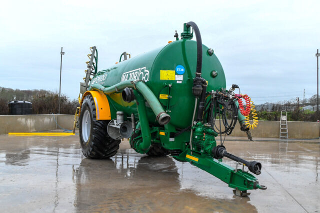 LGP2600 Major Tanker with Dribble Bar