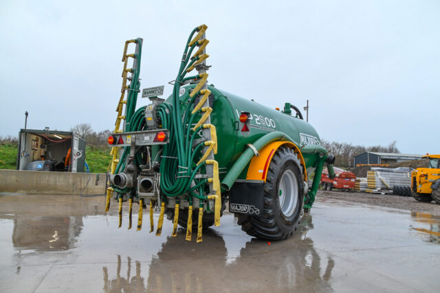 LGP2600 Major Tanker with Dribble Bar