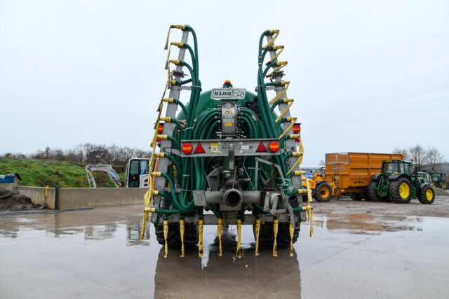 LGP2600 Major Tanker with Dribble Bar