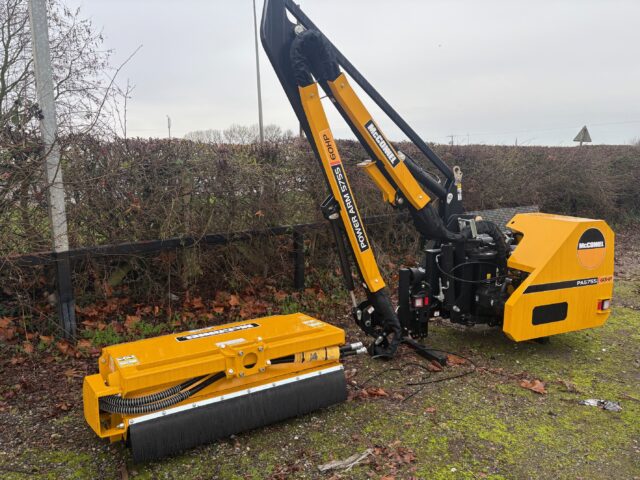 7M006862 MCCONNEL PA5755 HEDGECUTTER