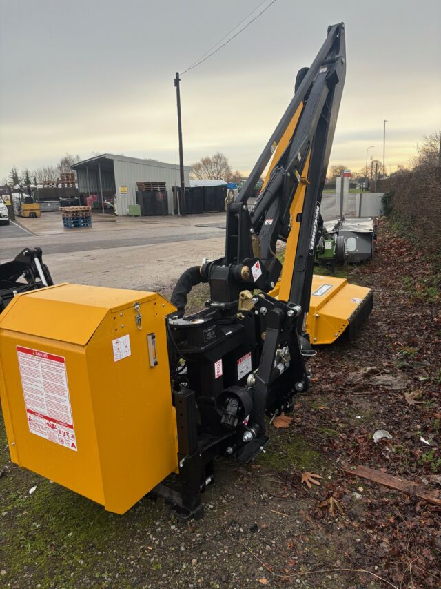 7M006862 MCCONNEL PA5755 HEDGECUTTER