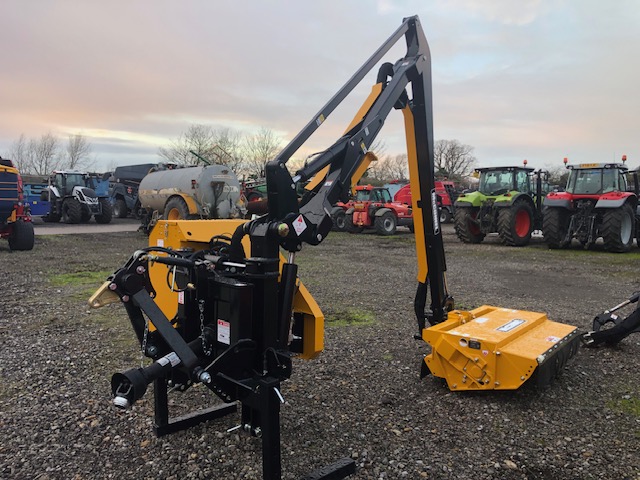 2M041114 MCCONNEL PA5755 HEDGECUTTER