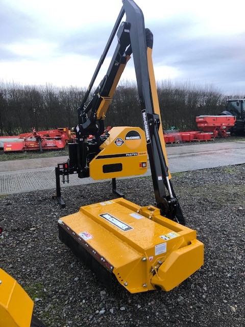 2M041114 MCCONNEL PA5755 HEDGECUTTER