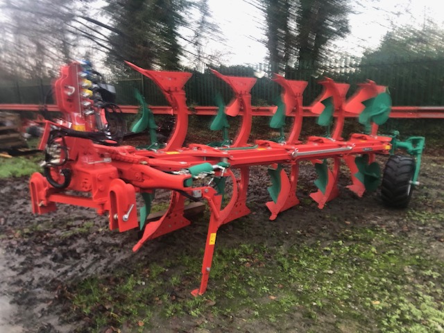 AM000852 KVERNELAND ES500855E PLOUGH