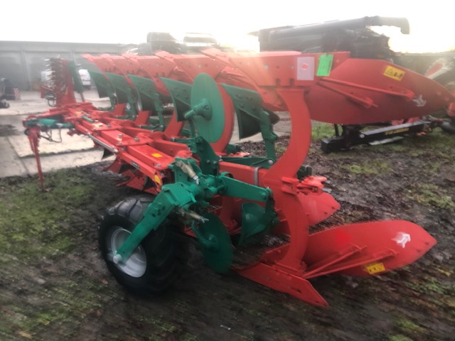 AM000852 KVERNELAND ES500855E PLOUGH