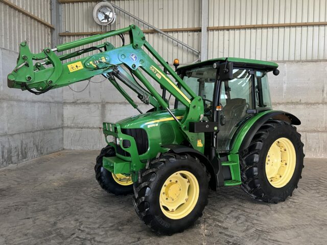 JOHN DEERE 5070M