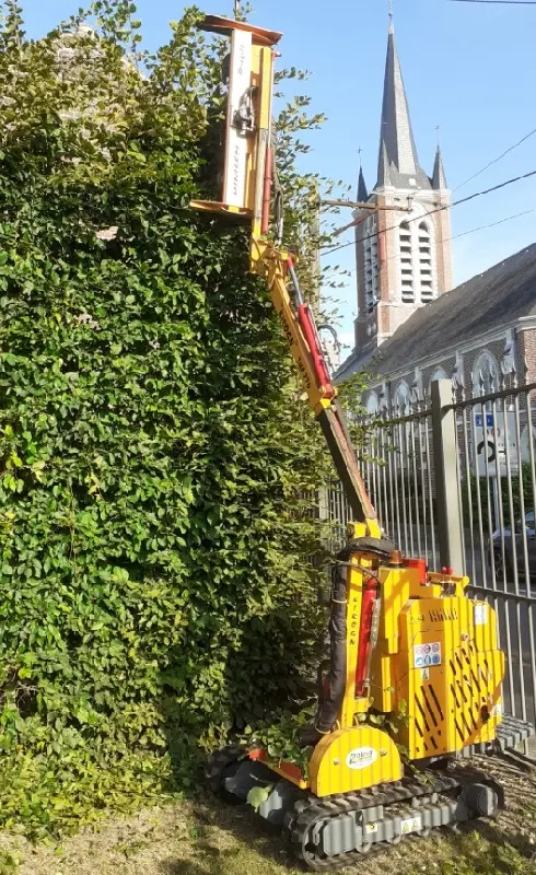 2M041328 2025 KIROGN THA270 HEDGECUTTER