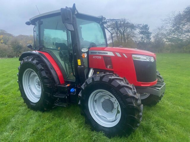 TG003148 2021 MF4709 CAB TRACTOR