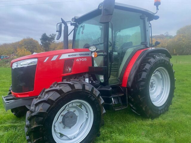 TG003148 2021 MF4709 CAB TRACTOR