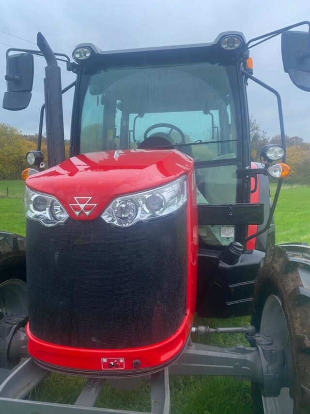 TG003148 2021 MF4709 CAB TRACTOR