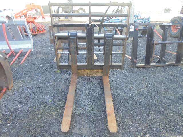 Eastern Attachments pallet fork carriage