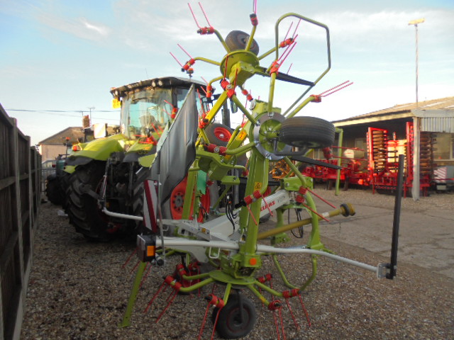 Claas Volto 800 Tedder