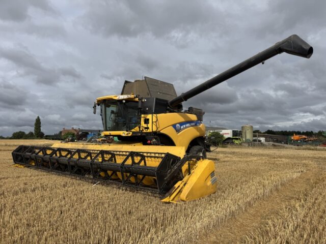 New Holland CR9090 Rotary Combine