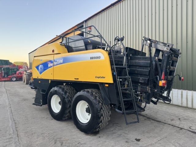New Holland BB9060 Baler