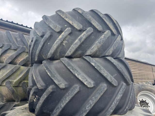 John Deere 8000 R Series 600 and 710 Wheels and Tyre’s