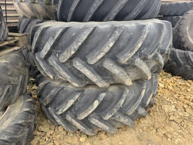 John Deere 8000 R Series 600 and 710 Wheels and Tyre’s