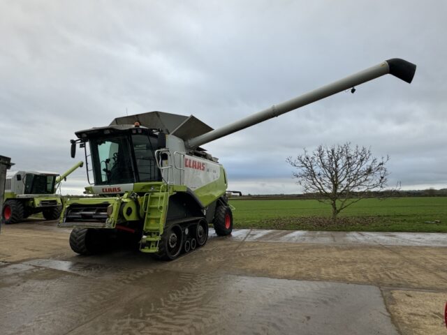 Claas Lexion 600TT c/w V1200 Header