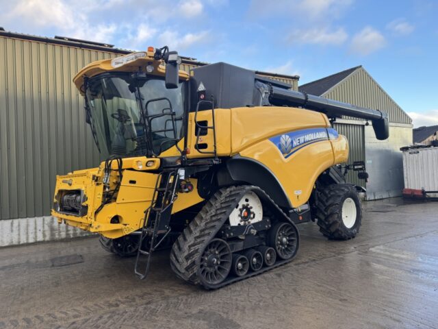 New Holland CR9070 c/w 30ft Varifeed Header