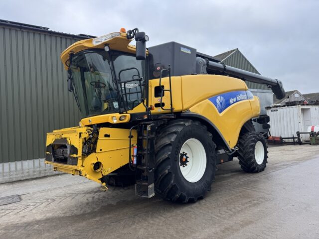 New Holland CR 9070 Narrow Body c/w 30ft Header