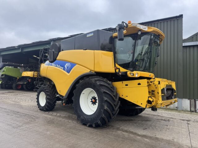 New Holland CR 9070 Narrow Body c/w 30ft Header
