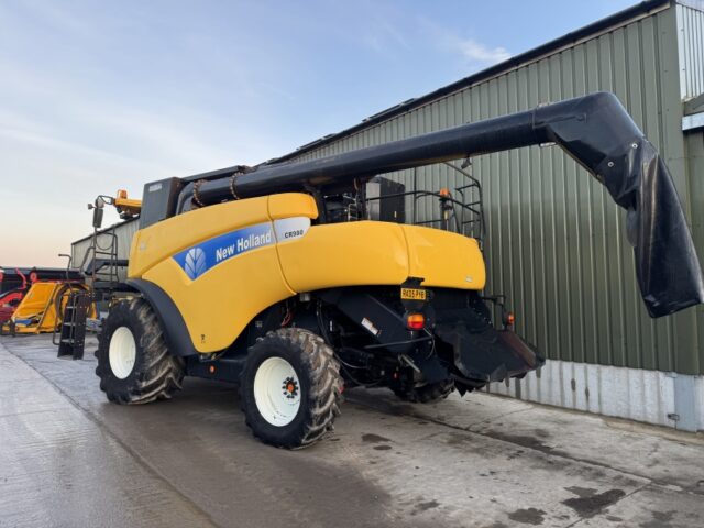 New Holland CR 980 c/w 30ft Varifeed Header