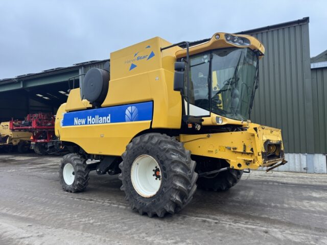 New Holland CSX 7060 c/w 20ft Header