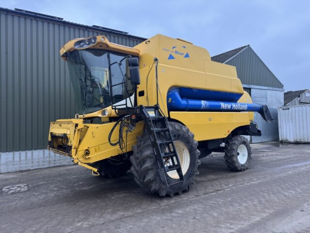 New Holland CSX 7060 c/w 20ft Header