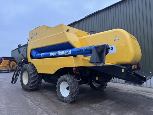 New Holland CSX 7060 c/w 20ft Header
