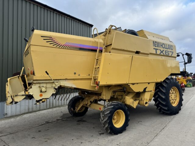 New Holland TX67 c/w 20ft Header