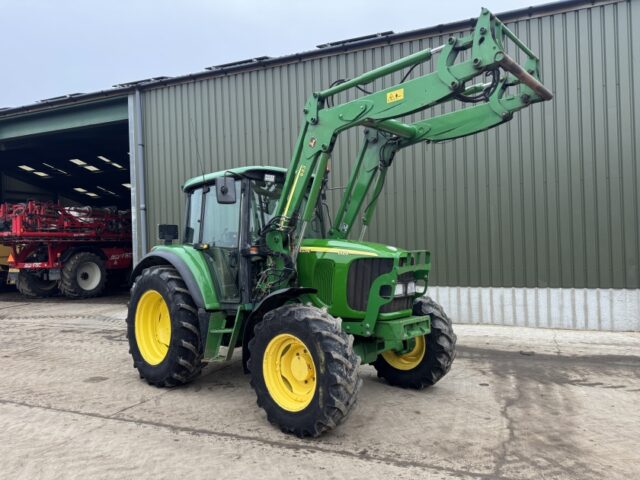 John Deere 6120 c/w 633 Loader