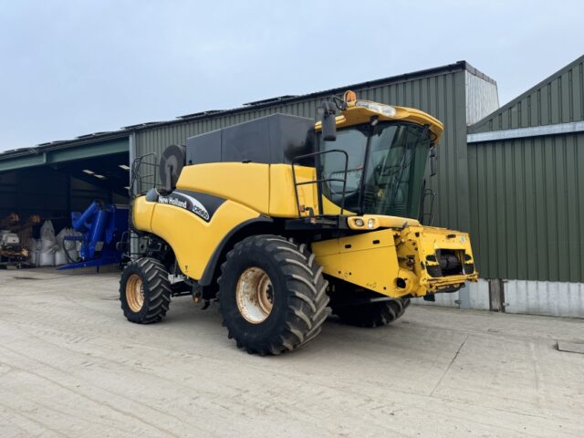 New Holland CR960 c/w 24ft Header