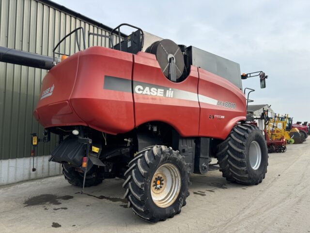 Case Axial Flow AFX 8010 c/w 30ft Header