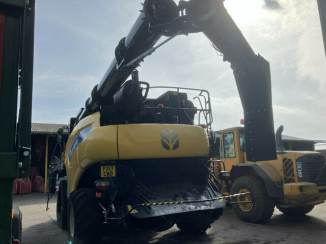 New Holland CR10.90 Combine Harvester For Sale