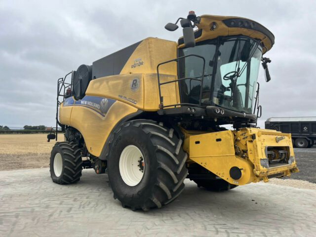 New Holland CR8.90 Combine Harvester For Sale