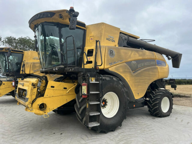 New Holland CR8.90 Combine Harvester For Sale