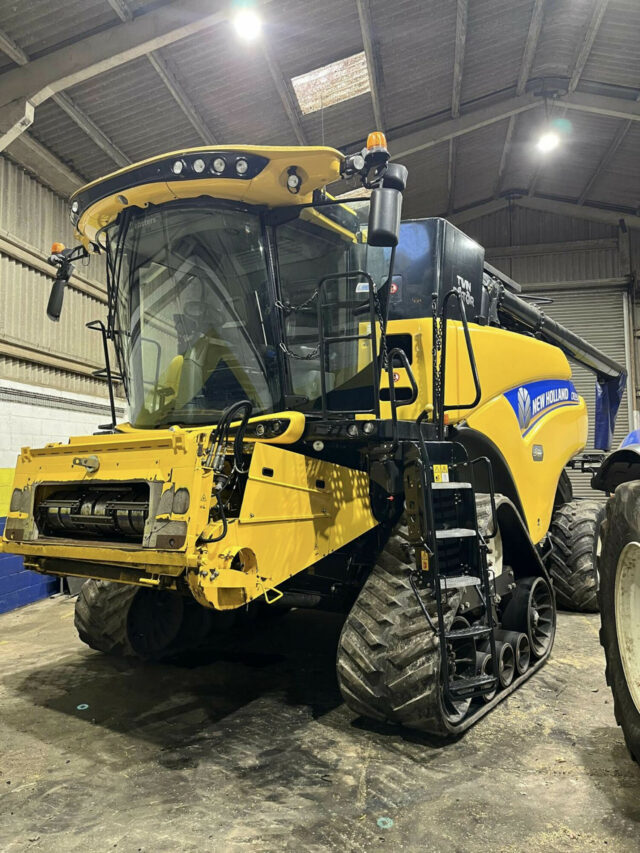 New Holland CR8.90 Combine Harvester For Sale