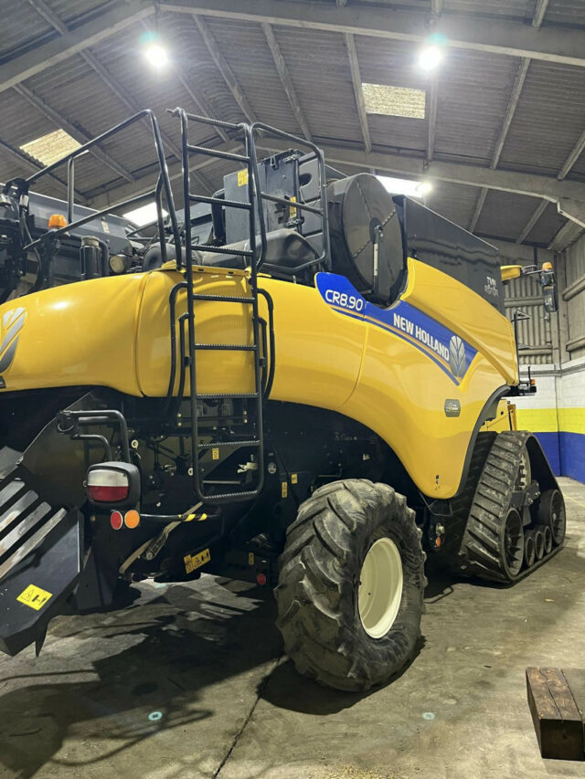 New Holland CR8.90 Combine Harvester For Sale