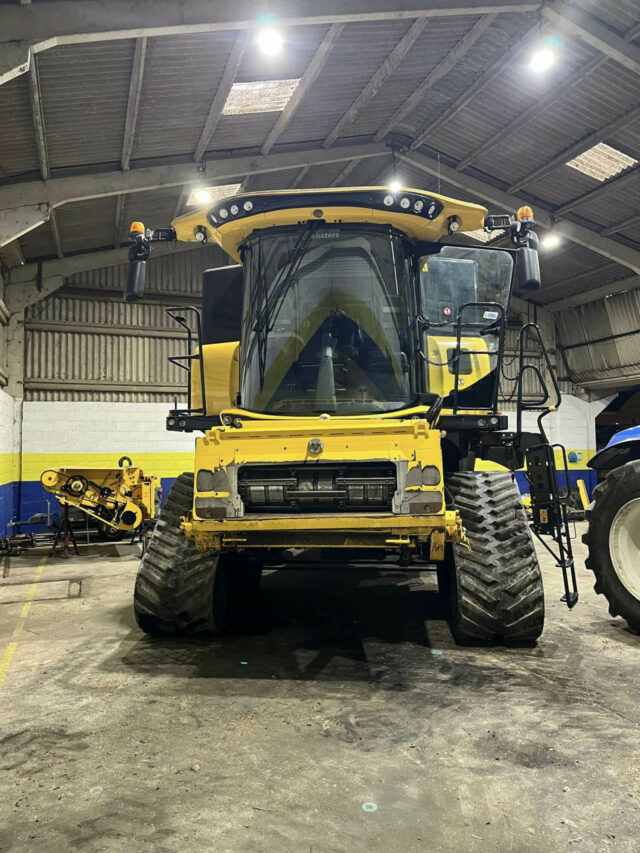 New Holland CR8.90 Combine Harvester For Sale