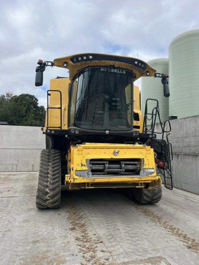 New Holland CR9.90 Combine Harvester For Sale