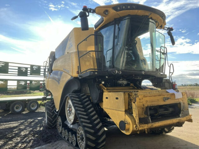 New Holland CR8.90 Combine Harvester For Sale