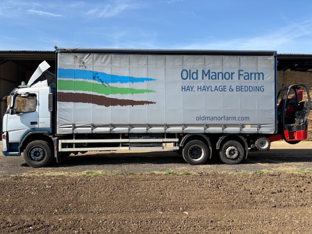 Volvo FM9 Curtainsider with manitou