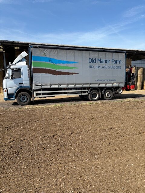 Volvo FM9 Curtainsider with manitou